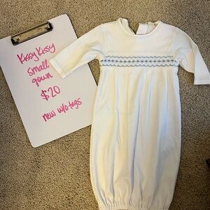 KissyKissy baby gown